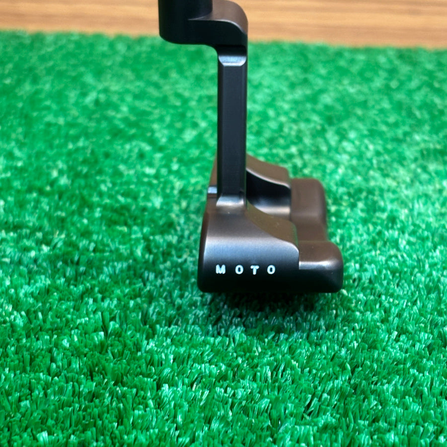 【Scotty Cameron】2023 SUPER SELECT NEWPORT+ SPDLX MOTO MATBKRGRY　スコッティキャメロン 2023スーパーセレクト ニューポートプラス MOTO マットブラック