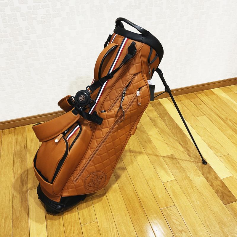 【G/FORE】Mens  JP Daytona Plus Golf Bag　ジーフォア　メンズ JP デイトナ プラス　ゴルフバッグ　ブラウン　スタンド付き　G4AF22A24JP／073429801　G/FORE,ジーフォア,ゴルフ用品,ゴルフバッグ,キャディバッグ,キャディバック,スタンド付き,軽量,メンズ,ユニセックス