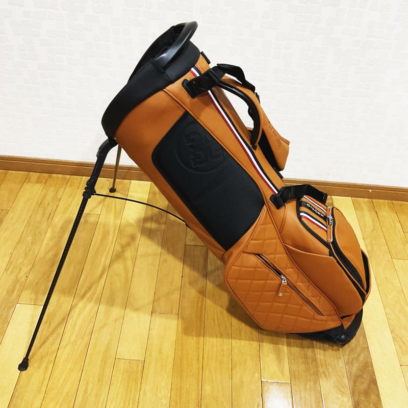 【G/FORE】Mens  JP Daytona Plus Golf Bag　ジーフォア　メンズ JP デイトナ プラス　ゴルフバッグ　ブラウン　スタンド付き　G4AF22A24JP／073429801　G/FORE,ジーフォア,ゴルフ用品,ゴルフバッグ,キャディバッグ,キャディバック,スタンド付き,軽量,メンズ,ユニセックス