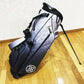 【G/FORE】Mens JP Daytona Plus Golf Bag ONYX Gradient　ジーフォア　メンズ　JP　デイトナ プラス　ゴルフバッグ　オニキスグラデーション　スタンド付き　G4AF22A25JP／073429802　G/FORE,ジーフォア,ゴルフ用品,ゴルフバッグ,キャディバッグ,キャディバック,スタンド付き,軽量,メンズ,ユニセックス